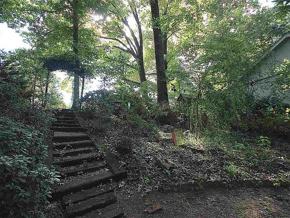 5th image of 7822 Deer Lake Dr