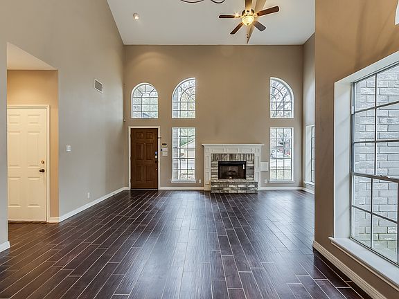 2nd image of 2115 Mollys Way Dr