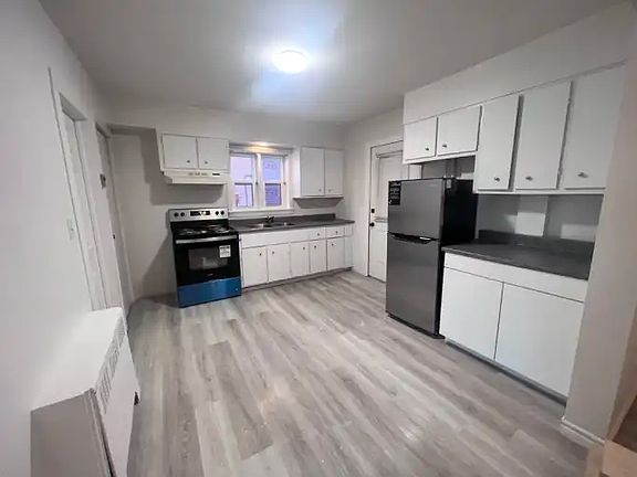 2nd image of 227 William St #5