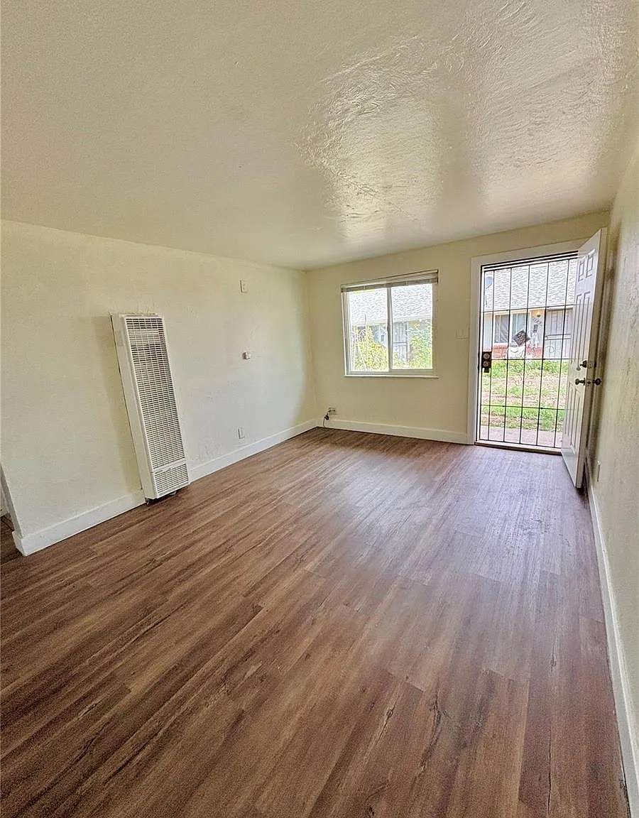 1 bed, 1.0 bath, 500 sqft, $999 — Photo 2
