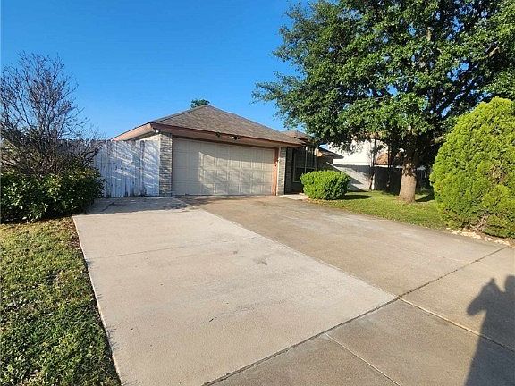 3rd image of 2703 Woodlands Dr