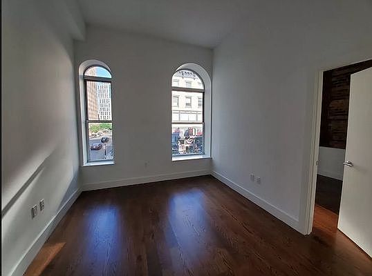 5th image of 68 Livingston St APT 2D