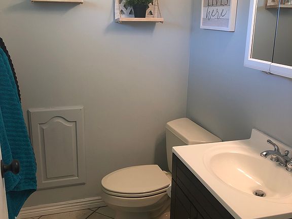 5th image of 1076 Oak Dr