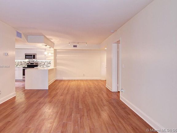 5th image of 3601 NE 207th St APT 1203