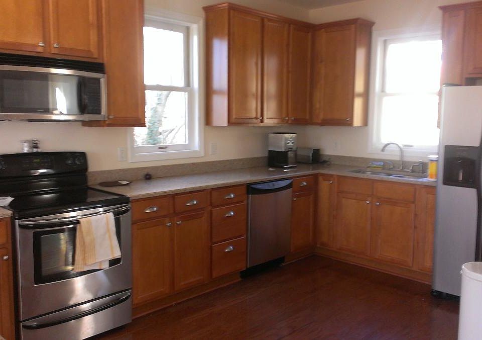 Large kitchen w/ stainless and granite