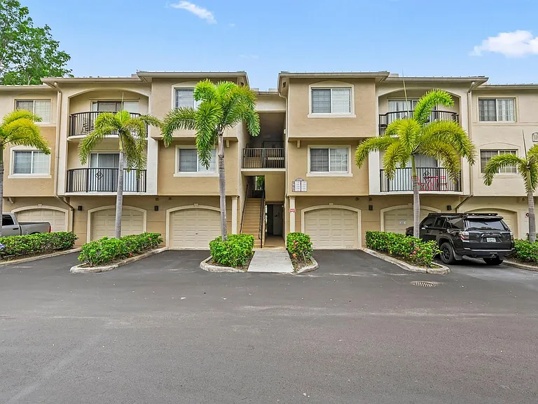 1100 Crestwood Ct S #1109 — Photo 1