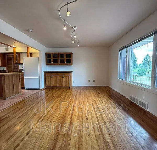 806 Forest Ave — Photo 14