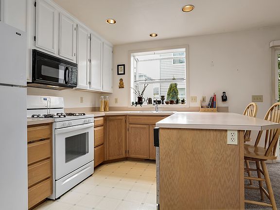 3rd image of 2515 NE 115th St #B