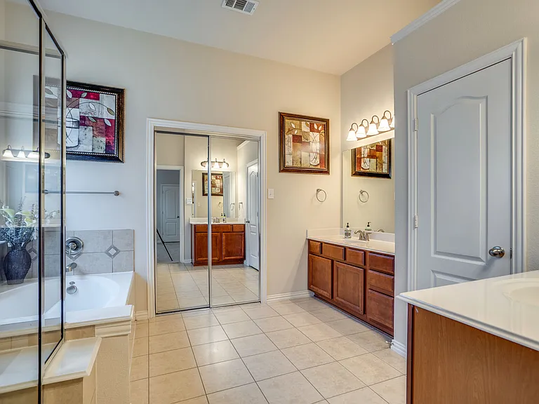 7747 Ivanhoe Dr — Photo 33