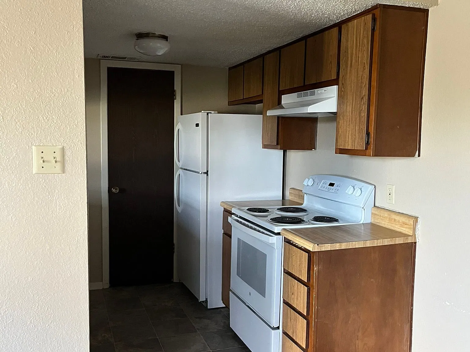 2 bed, 1.0 bath, 968 sqft, $800 — Photo 3