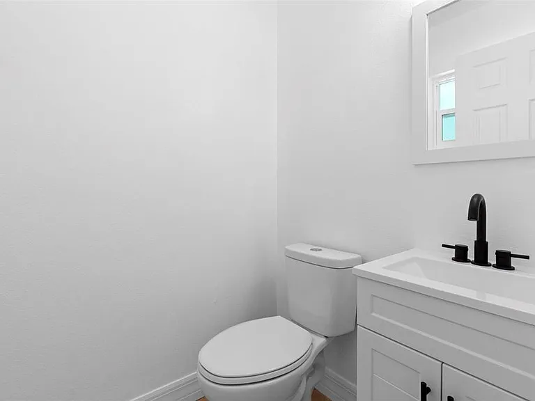 2240 Conway Dr — Photo 21