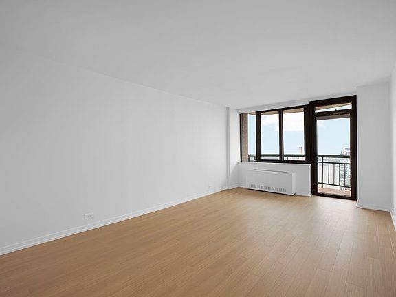 3rd image of 124 W 60th St APT 24K