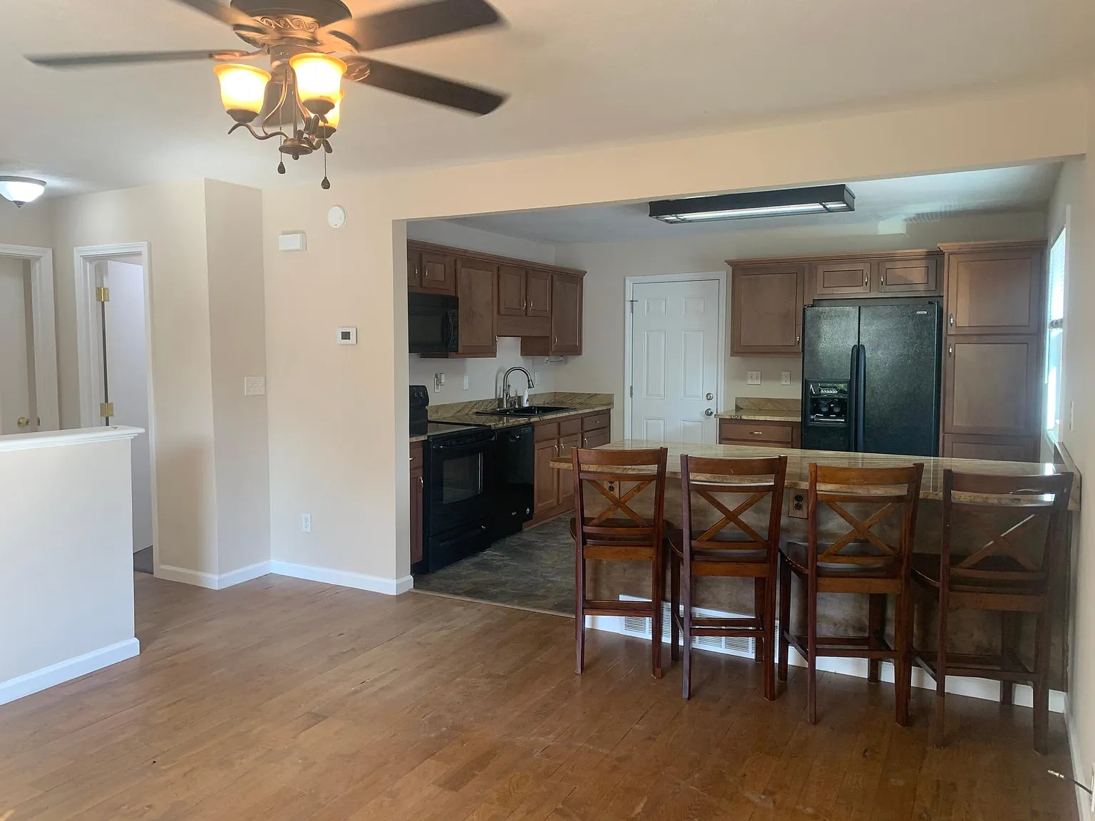 10610 Hume Ct — Photo 4
