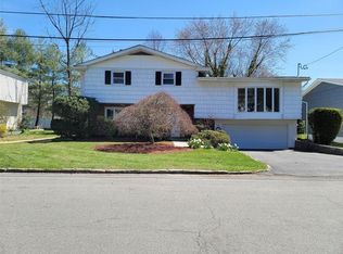 7 Clarendon Pl, Scarsdale, NY 10583
