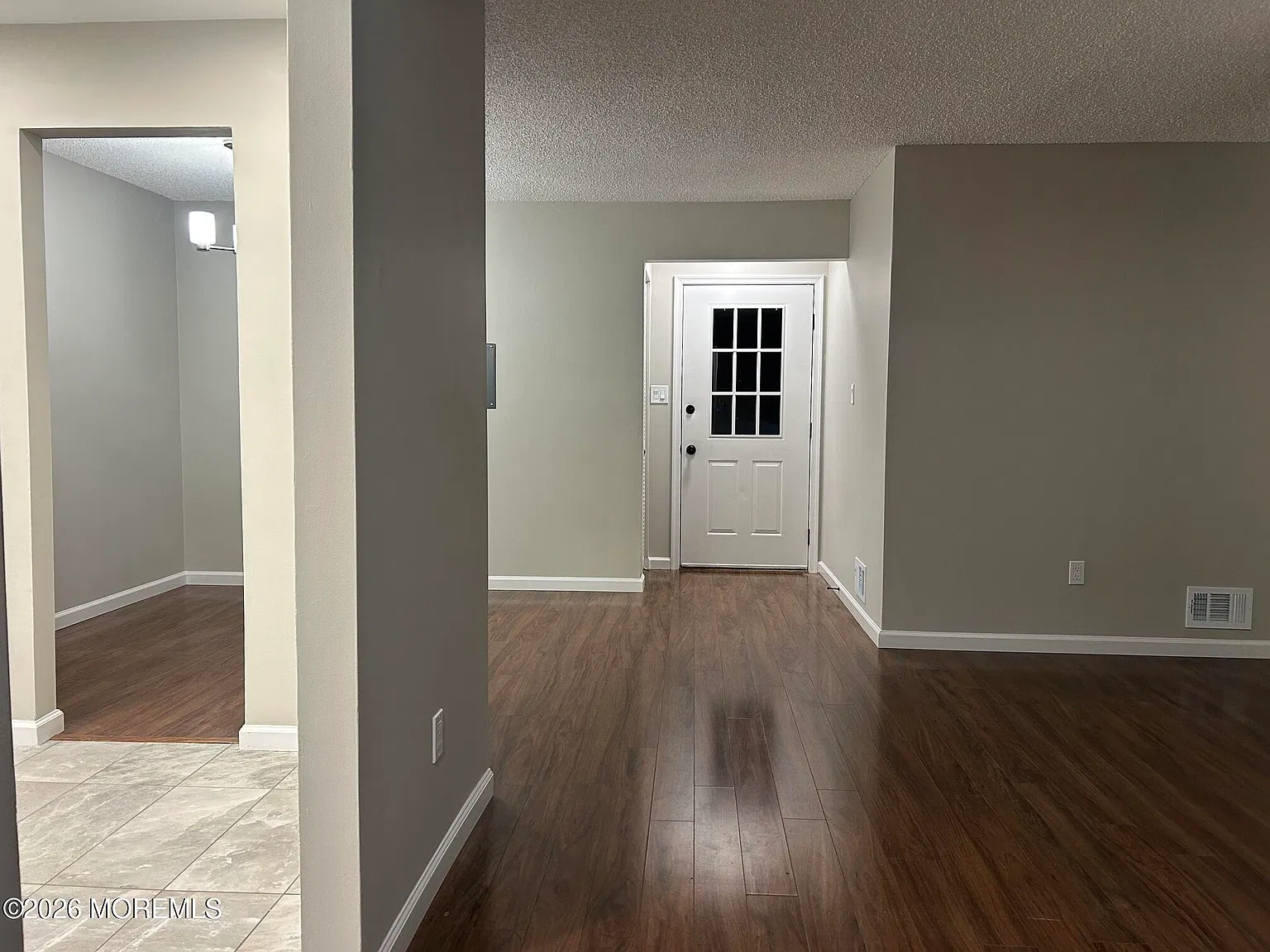 2 bed, 1033 sqft, $2,400 — Photo 3
