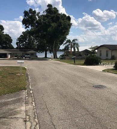 3rd image of 560 Sellars Dr