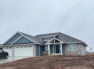 2697 Willow Grove Ln, Green Bay, WI 54311