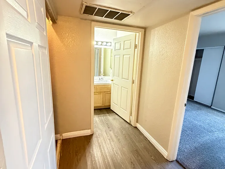 960 N Sloan Ln #104 — Photo 12
