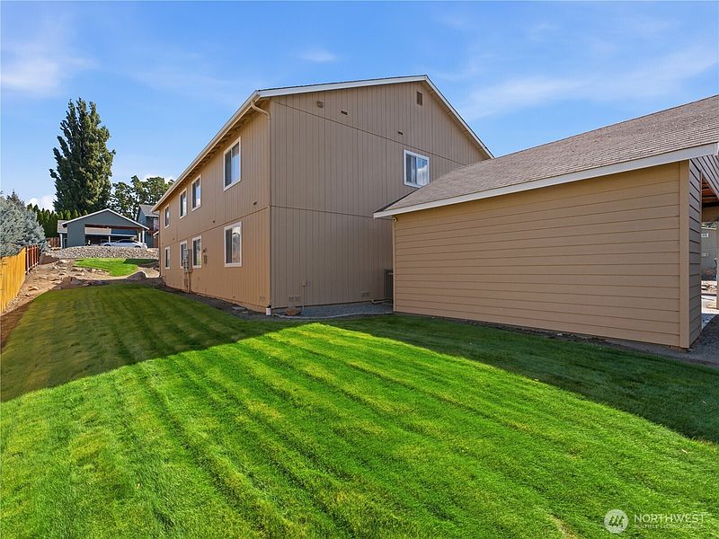5th image of 1011 D N Baker Avenue #D