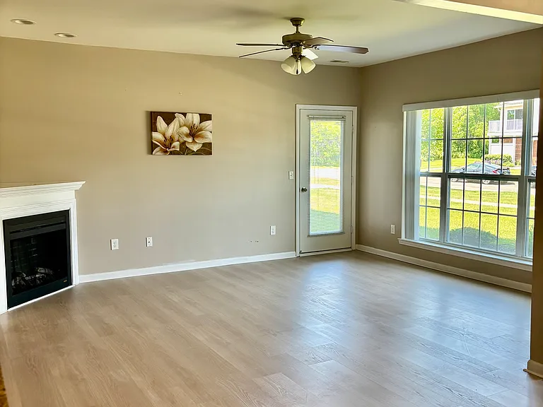 S Pointe Ln — Photo 3