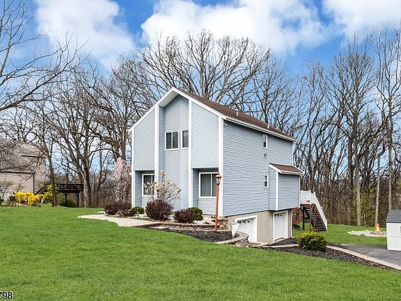 3rd image of 40 Blossom Rd