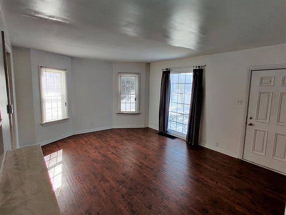 3rd image of 970 S Saint James Blvd