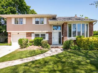 304 Violet St, Massapequa Park, NY 11762