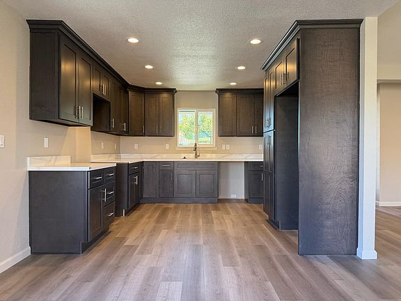 4th image of 932 Arambel Dr