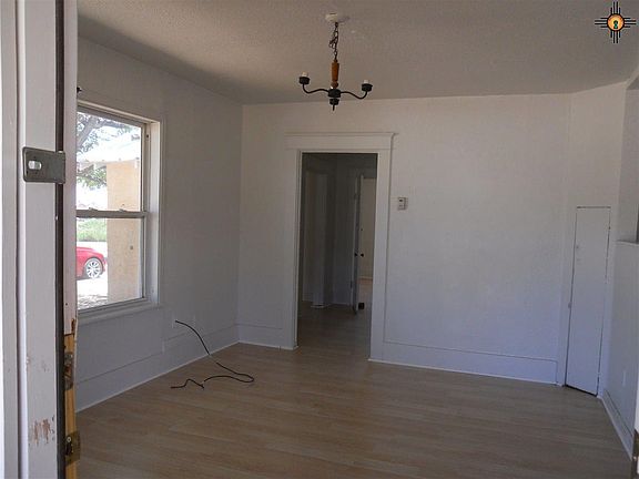 3rd image of 301 W Dallas Ave