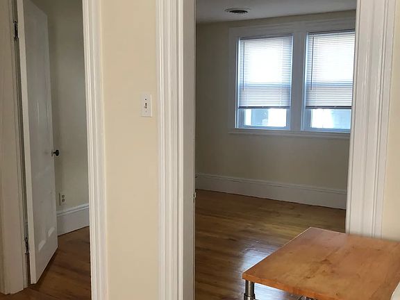 3rd image of 632 E 7th St #2