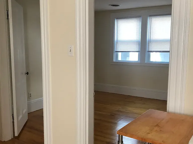 632 E 7th St #2 — Photo 3