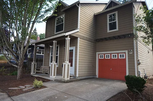 3822 SE Schiller St Photo 1