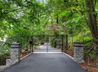 1304 Johnston Dr, Watchung, NJ 07069