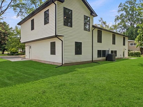 3rd image of 50 Manor Ln