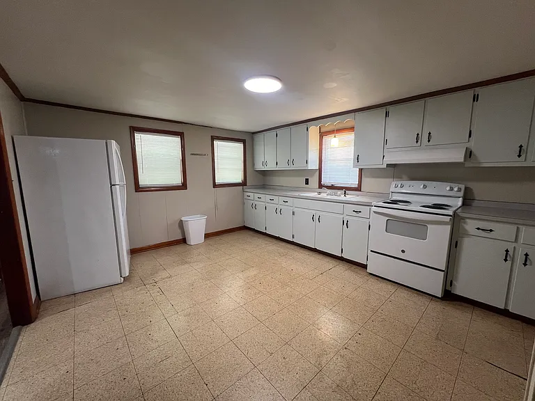123 Center St #B — Photo 4