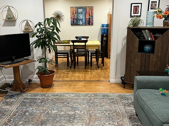 4th image of 541 42nd St