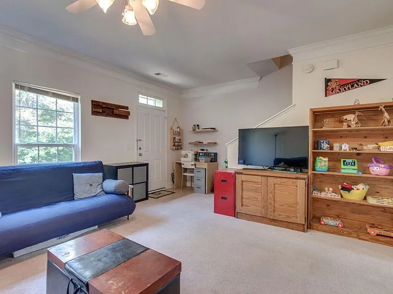 904 Tote Ln — Photo 5