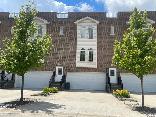 908 East St, Lemont, IL 60439
