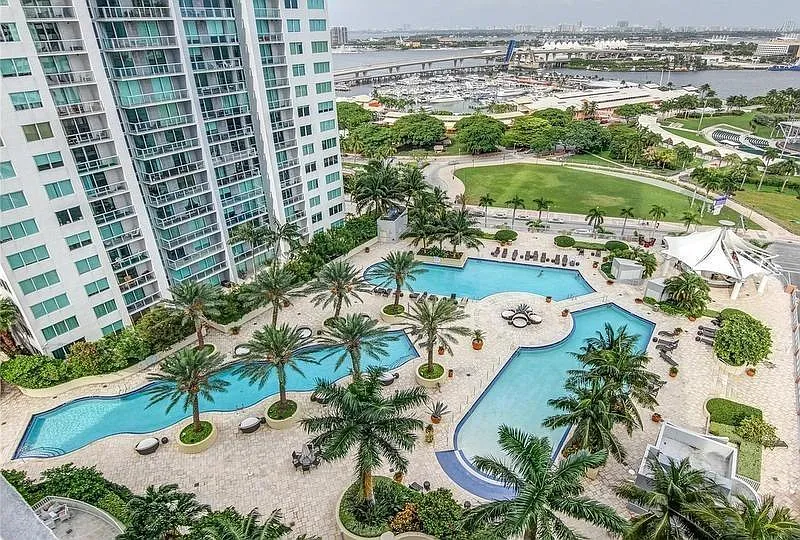 1 bed, 881 sqft, $2,799 — Photo 4