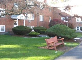 71 Stone St APT 4, Walpole, MA 02081