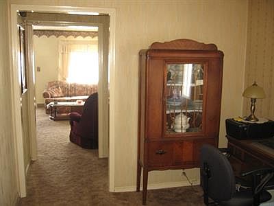 5th image of 581 Newton St