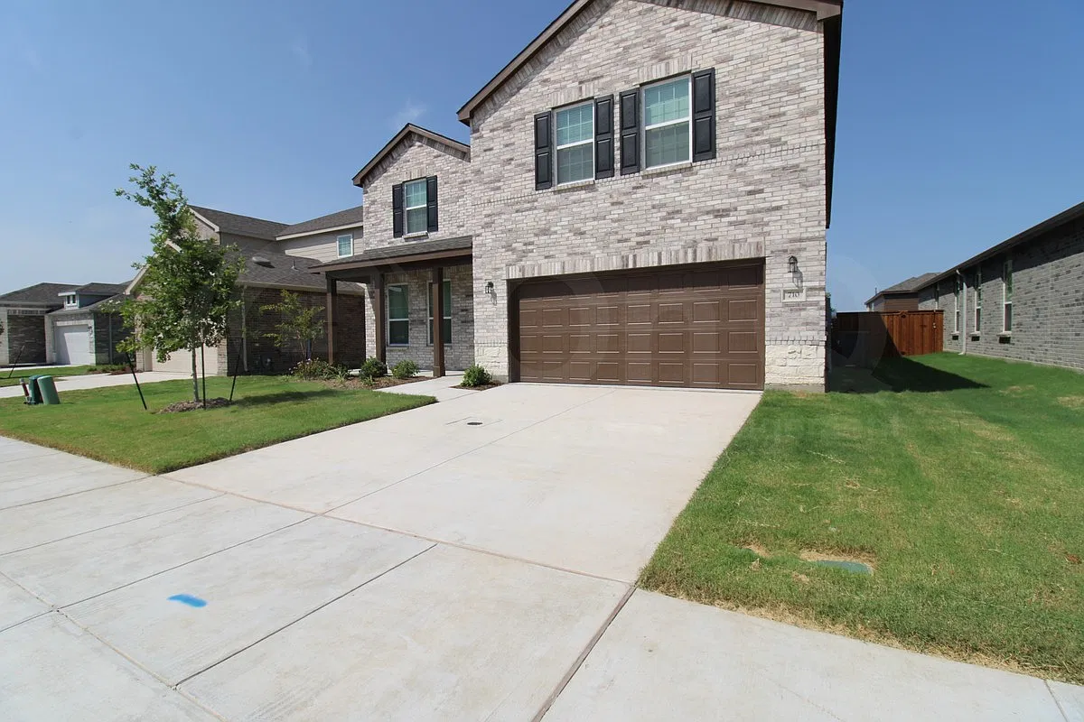 5 bed, 3.0 bath, 3011 sqft, $2,399 — Photo 2