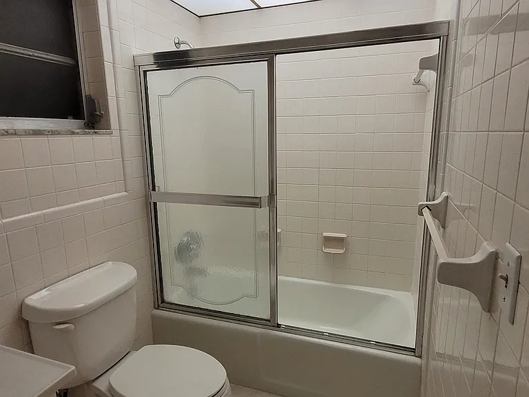 1013 Meadowlawn Dr N — Photo 19