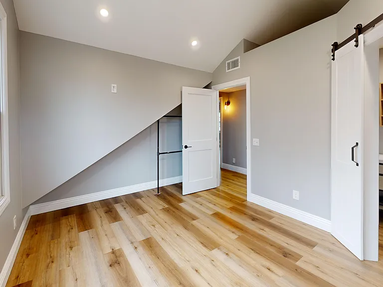 6th Bedroom w/Bathroom