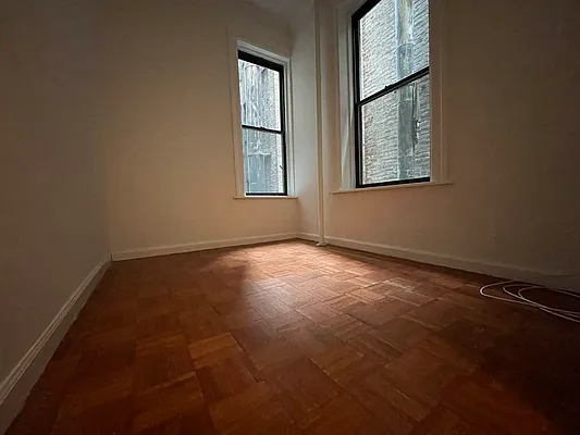 Rented by HOLTON REAL ESTATE INC. | media 18