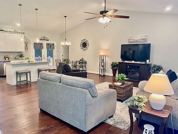 2nd image of 3062 Joy Cir