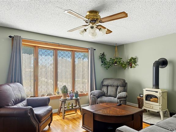 5th image of 103 Waverly Ave