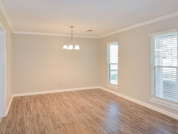5th image of 2909 Willow Lane Dr