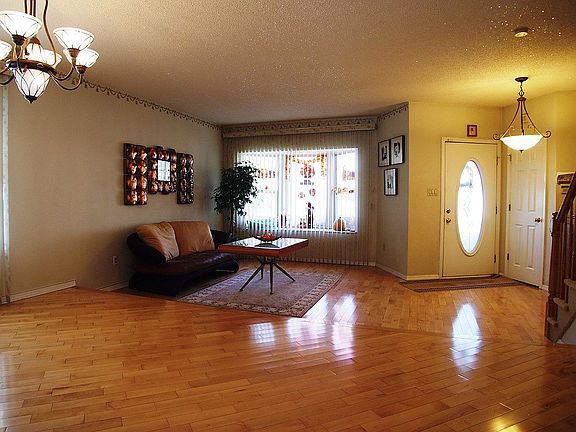Licing & Dining Room