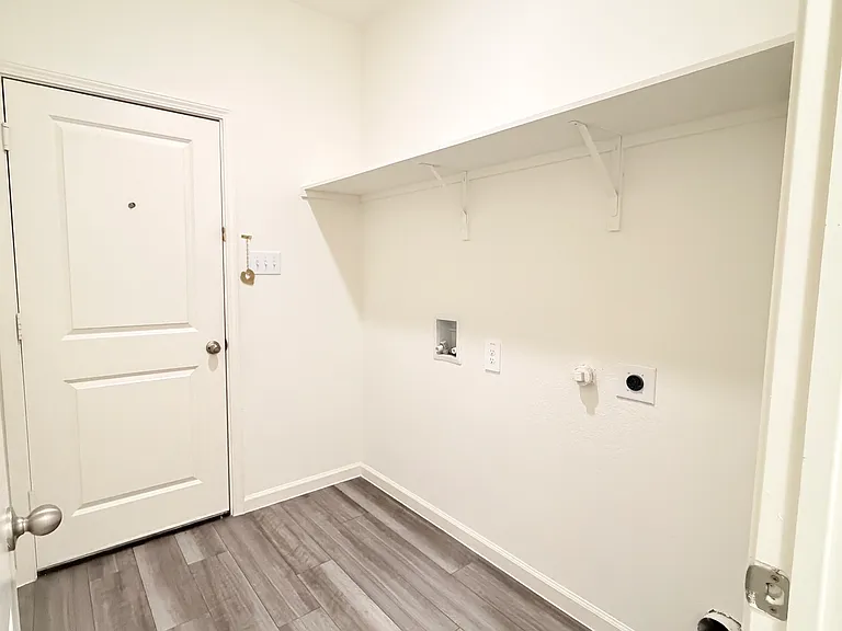 717 Yorkshire Dr — Photo 10